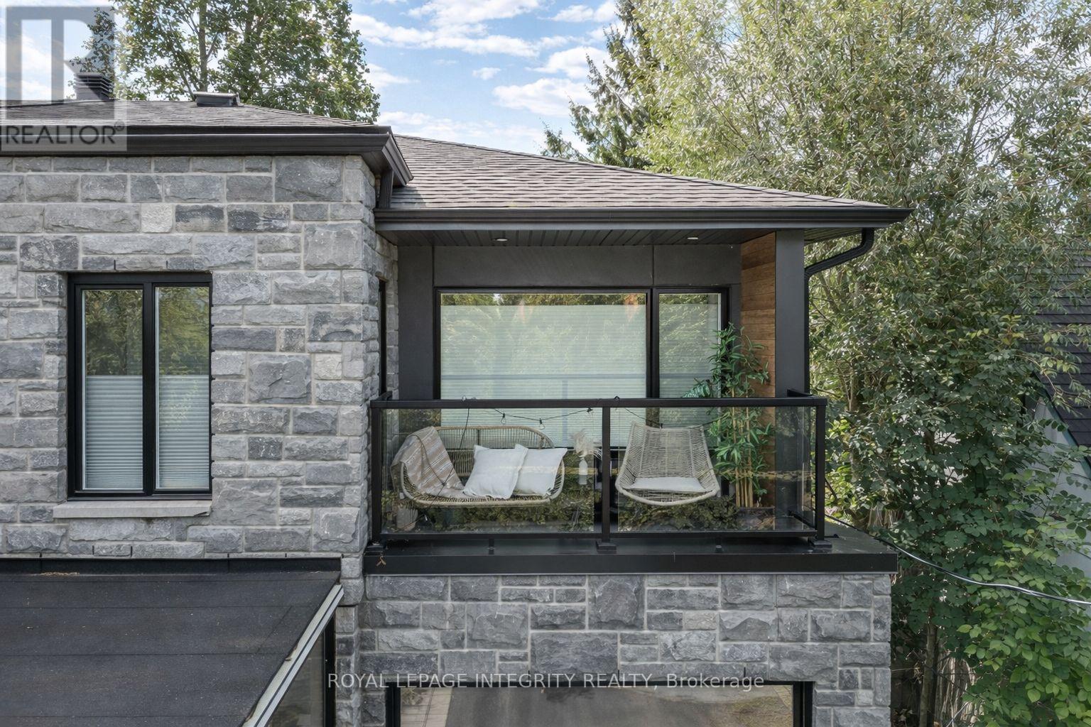 276 Clare Street, Ottawa, Ontario  K1Z 7E3 - Photo 3 - X12827478