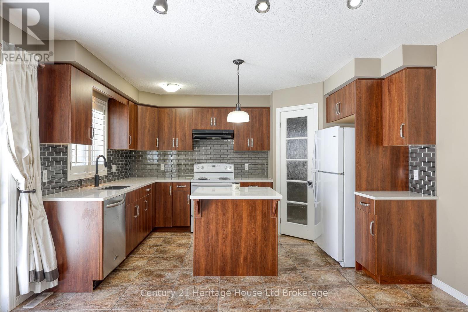 427 Champlain Avenue, Woodstock, Ontario  N4V 0B3 - Photo 11 - X12827446