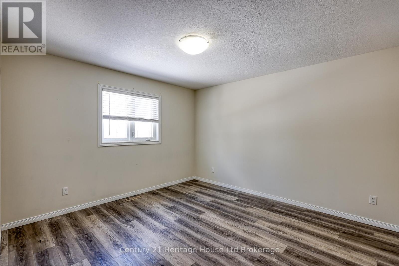 427 Champlain Avenue, Woodstock, Ontario  N4V 0B3 - Photo 27 - X12827446