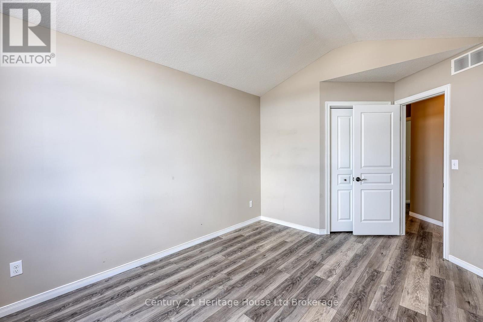 427 Champlain Avenue, Woodstock, Ontario  N4V 0B3 - Photo 33 - X12827446