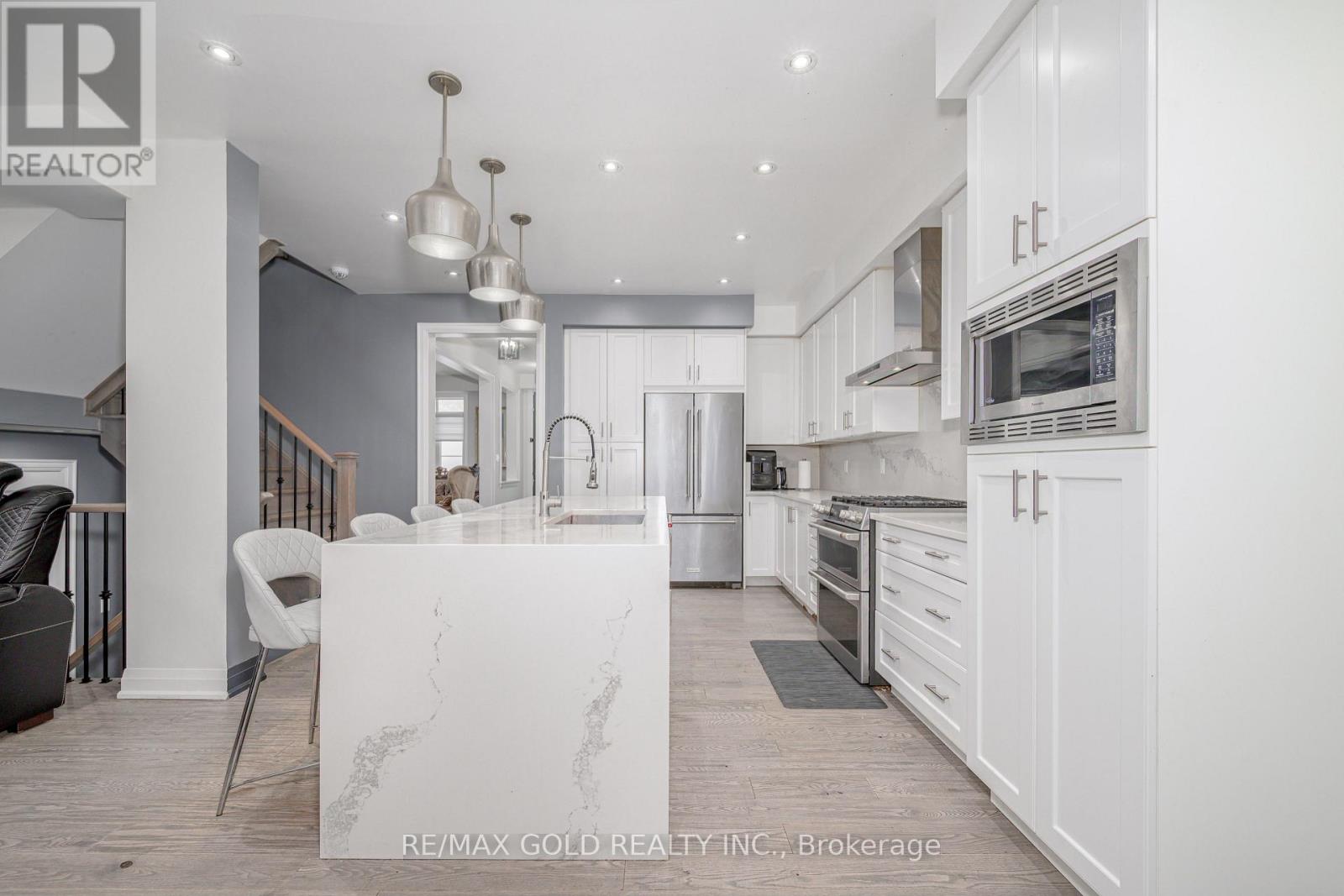 9 Clutterbuck Lane, Ajax, Ontario  L1T 0N6 - Photo 9 - E12821150