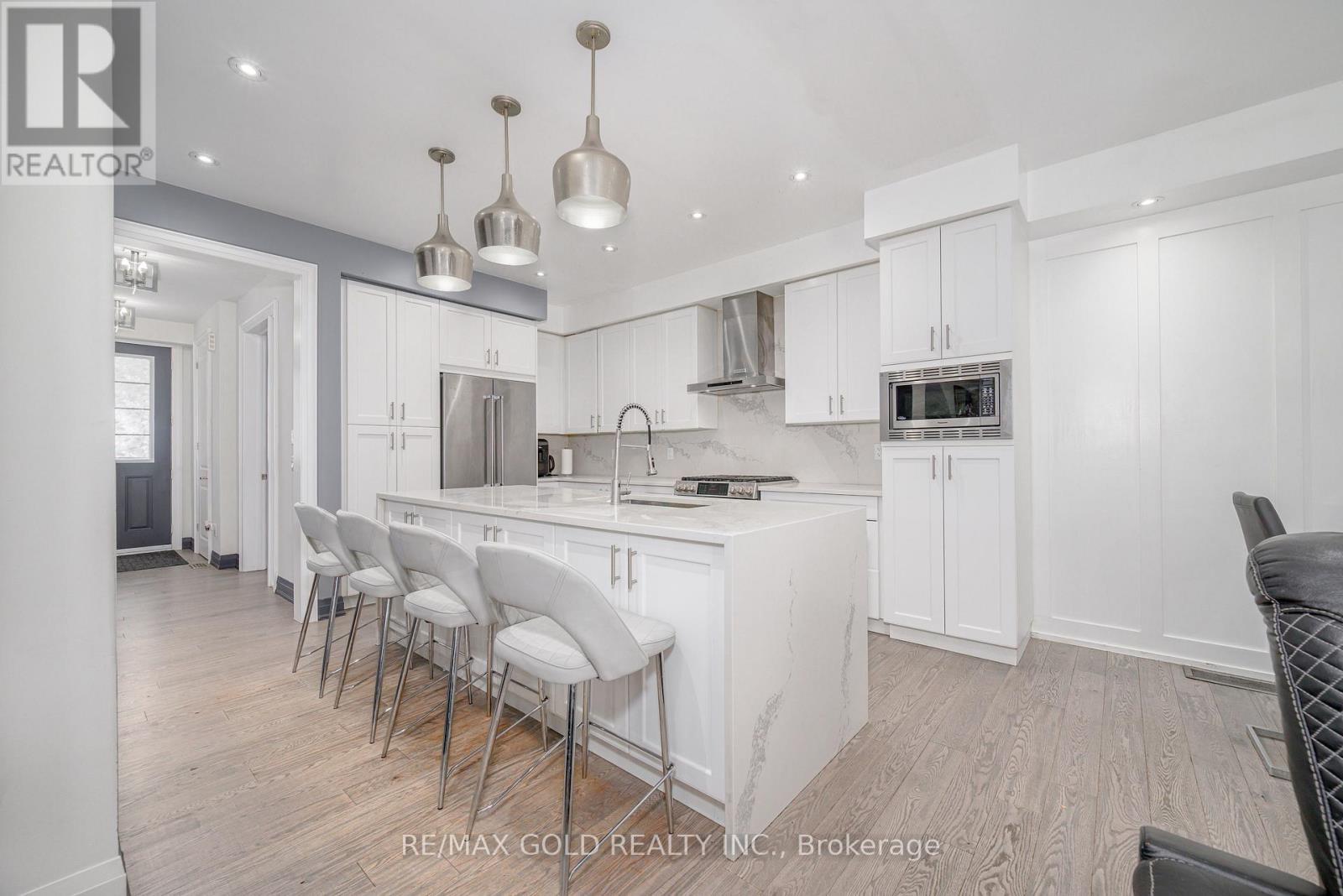 9 Clutterbuck Lane, Ajax, Ontario  L1T 0N6 - Photo 8 - E12821150