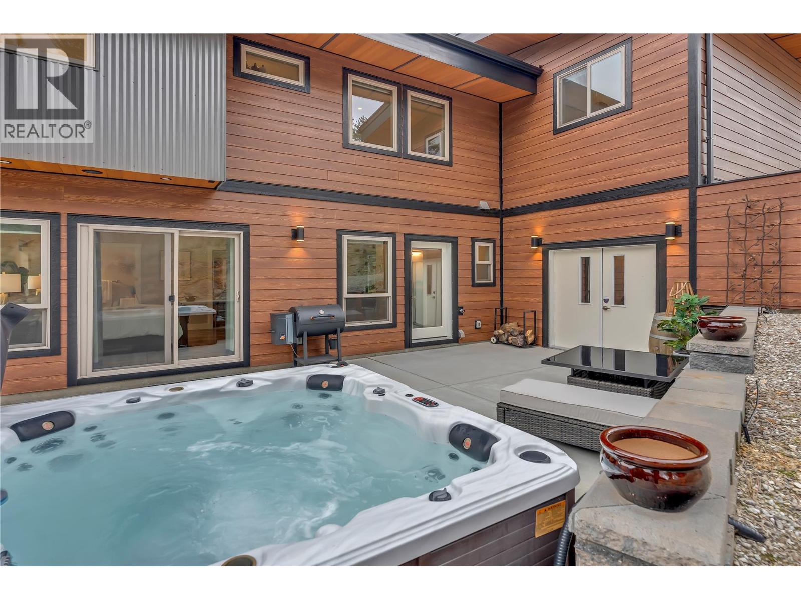 109 Fairway Drive, Kaleden, British Columbia  V0H 1K0 - Photo 3 - 10377372