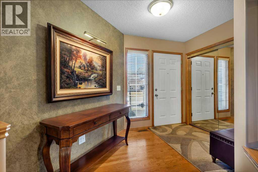 123 Valley Glen Bay Nw, Calgary, Alberta  T3B 5P9 - Photo 3 - A2285785