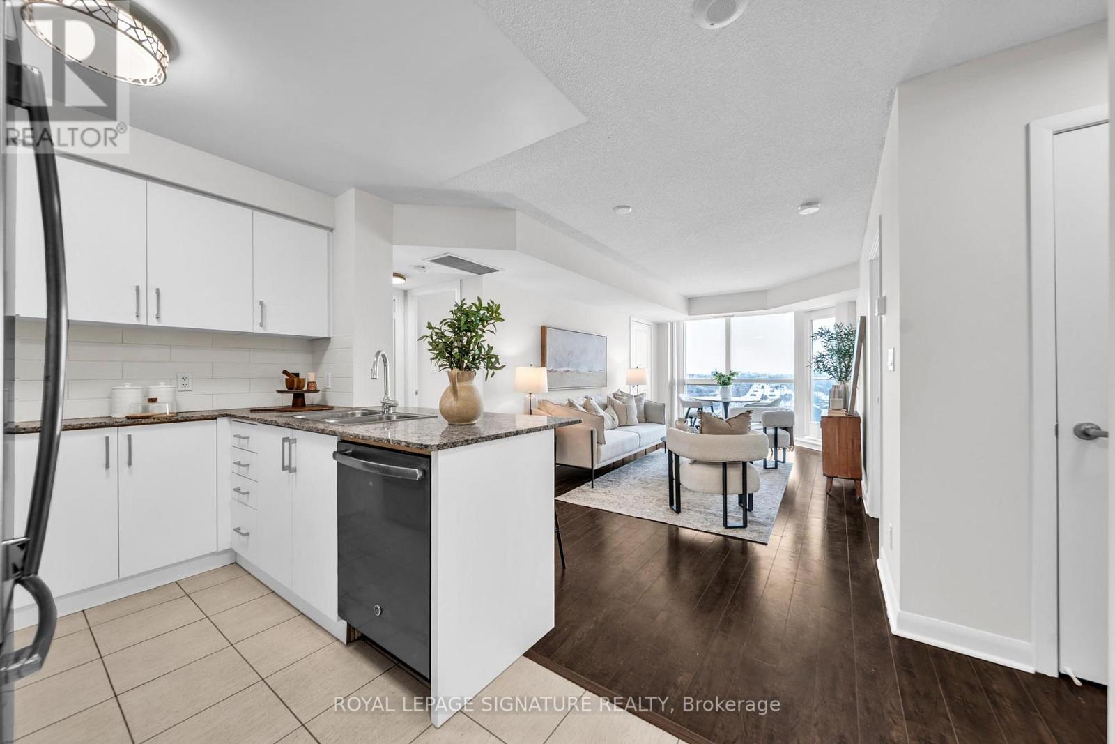 1902 - 5791 Yonge Street, Toronto, Ontario  M2M 0A8 - Photo 2 - C12827424