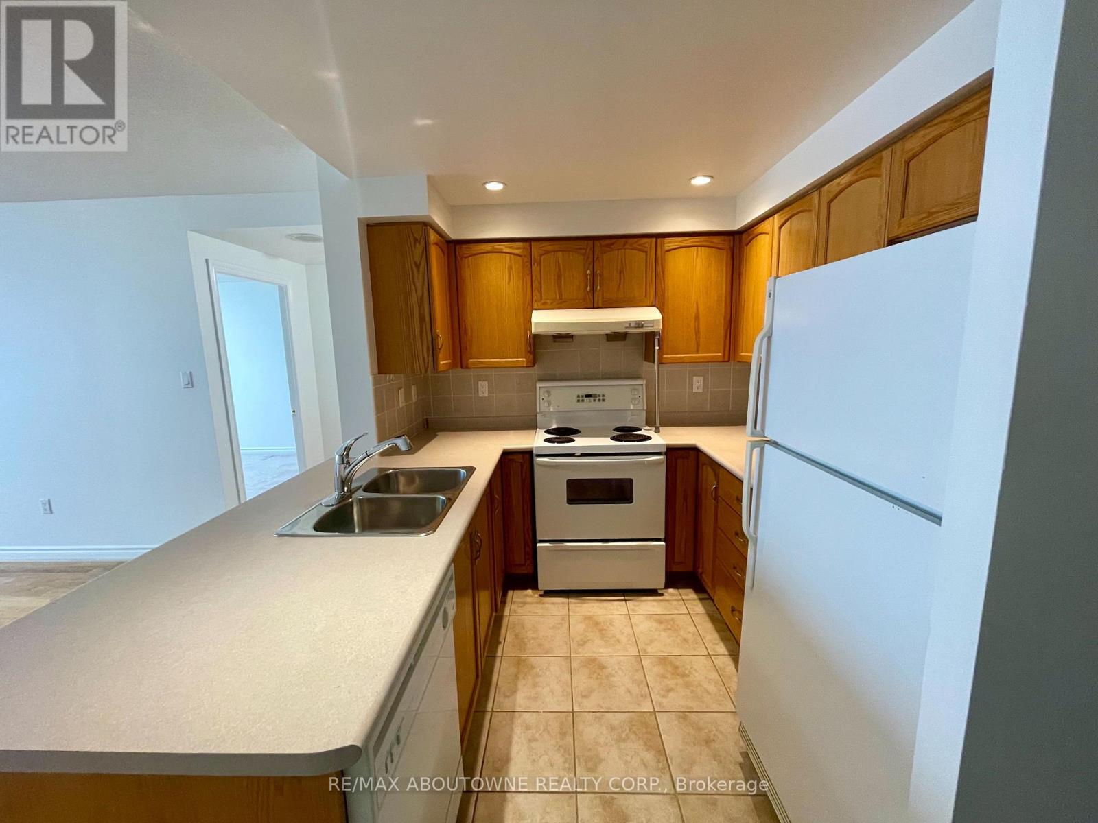 Ph39 - 125 Omni Drive, Toronto, Ontario  M1P 5A9 - Photo 3 - E12827324