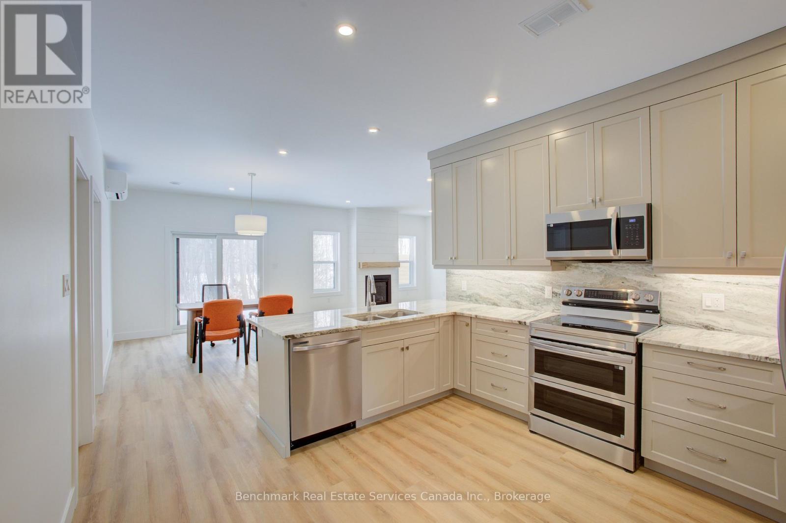 32 - 1182 Queen Street, Kincardine, Ontario  N2Z 1G4 - Photo 3 - X12703348