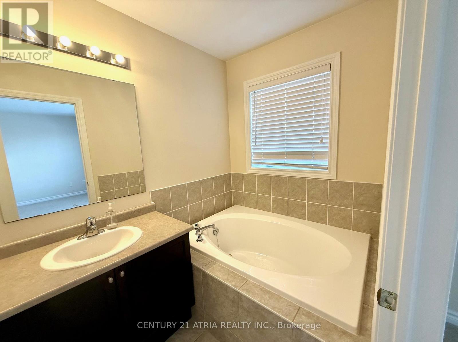 10491 Woodbine Avenue, Markham, Ontario  L6C 0K4 - Photo 7 - N12827268