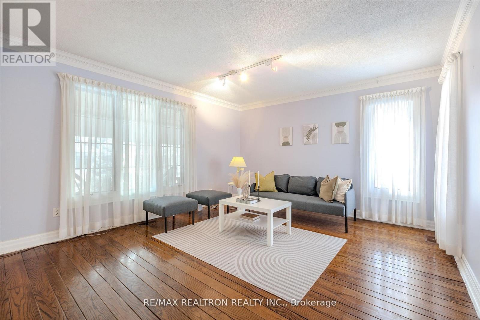 60 Arthur Hall Drive, East Gwillimbury, Ontario  L0G 1V0 - Photo 10 - N12827396