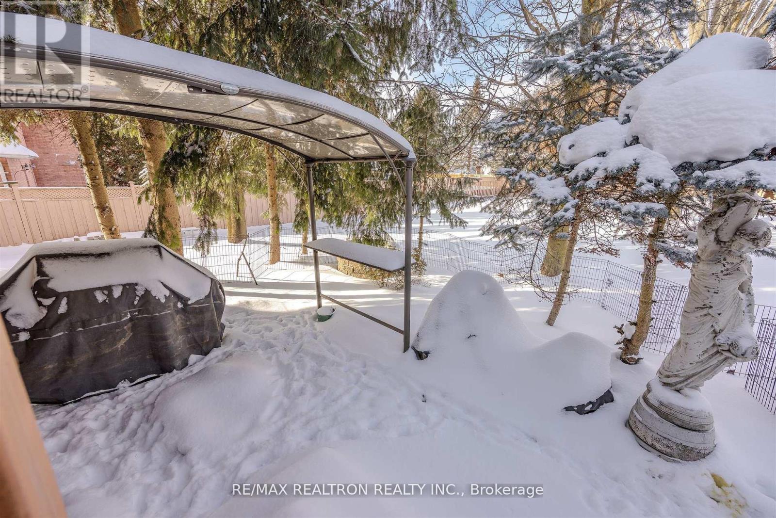 60 Arthur Hall Drive, East Gwillimbury, Ontario  L0G 1V0 - Photo 43 - N12827396