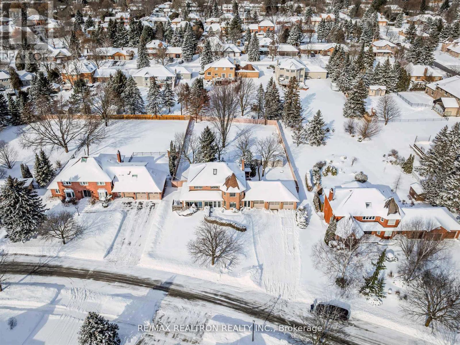 60 Arthur Hall Drive, East Gwillimbury, Ontario  L0G 1V0 - Photo 6 - N12827396