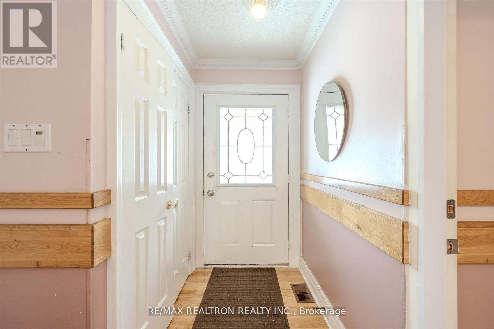 60 Arthur Hall Drive, East Gwillimbury, Ontario  L0G 1V0 - Photo 7 - N12827396