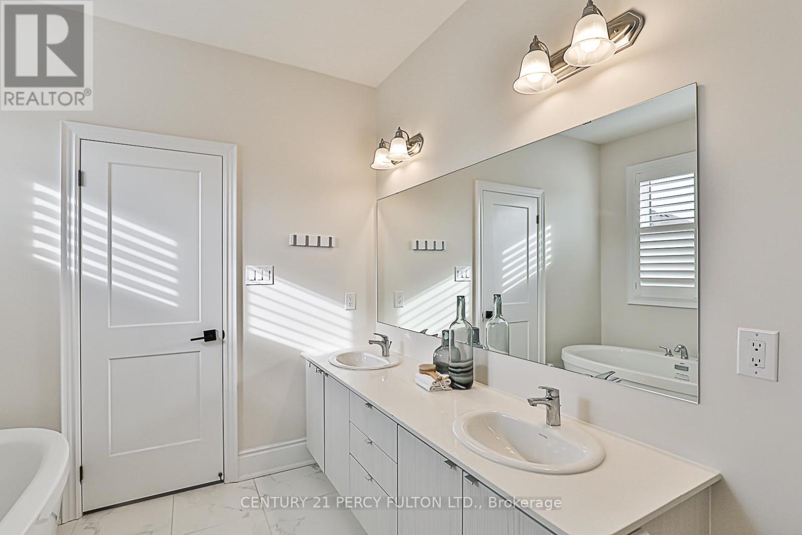 75 Jinnah Avenue, Markham, Ontario  L3S 0G3 - Photo 34 - N12827452