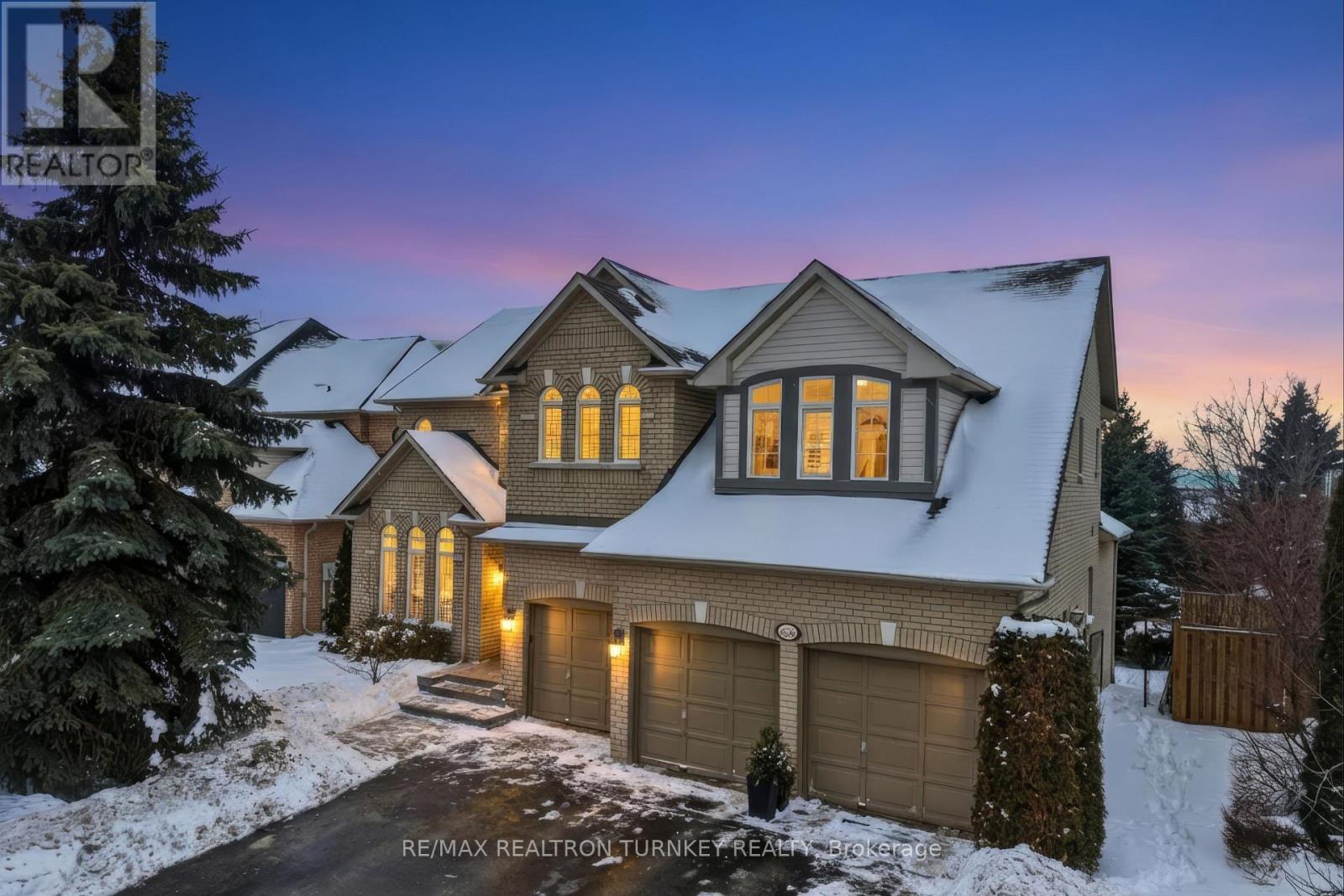 668 FOXCROFT BOULEVARD, Newmarket, Ontario