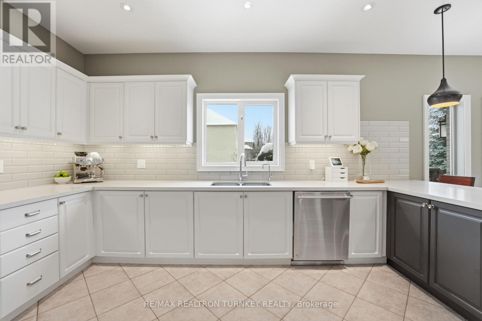 668 Foxcroft Boulevard, Newmarket, Ontario  L3X 1N3 - Photo 18 - N12827468