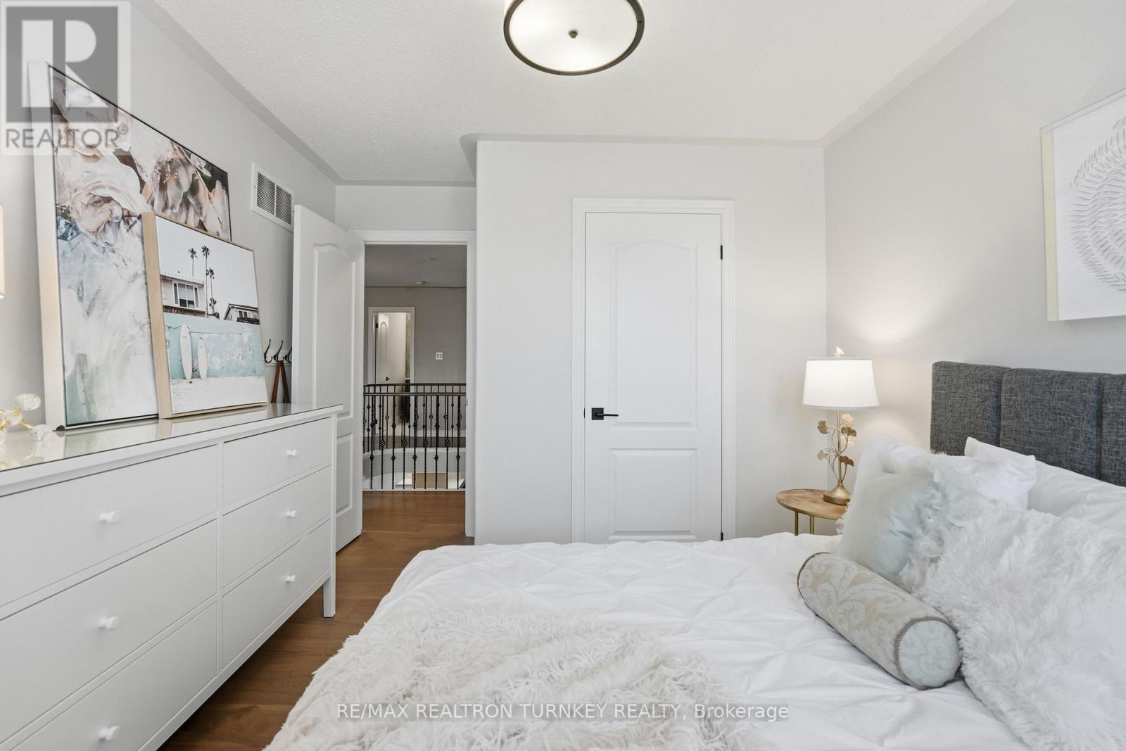 668 Foxcroft Boulevard, Newmarket, Ontario  L3X 1N3 - Photo 28 - N12827468