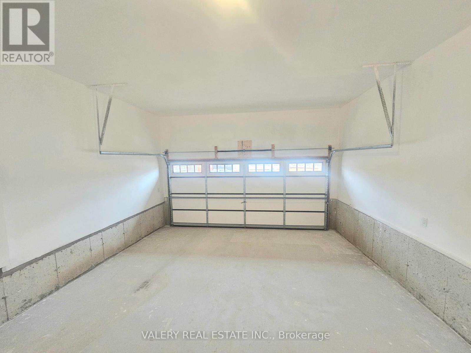 31 Phoenix Boulevard, Barrie, Ontario  L9S 2Z4 - Photo 12 - S12827450