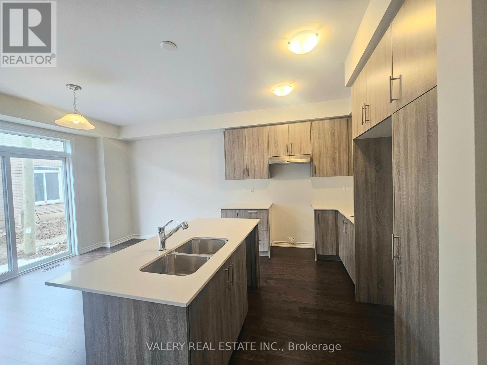 31 Phoenix Boulevard, Barrie, Ontario  L9S 2Z4 - Photo 16 - S12827450