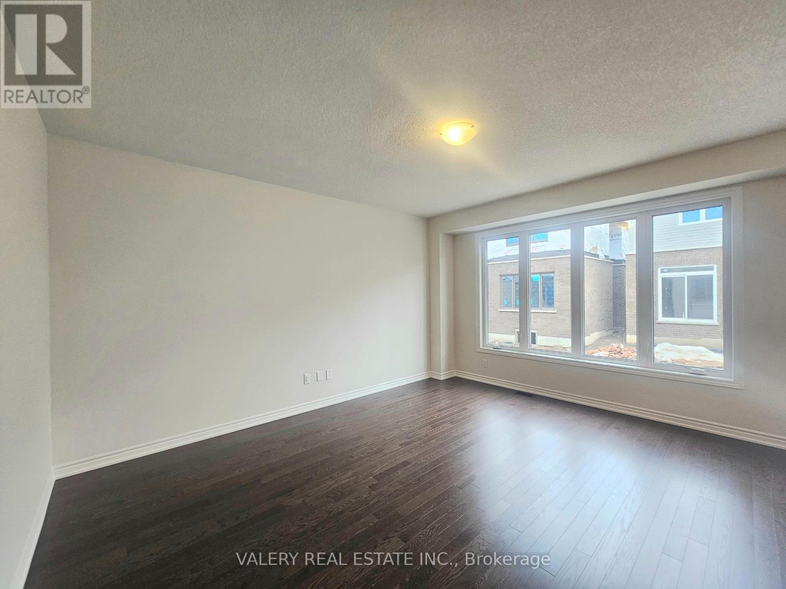 31 Phoenix Boulevard, Barrie, Ontario  L9S 2Z4 - Photo 5 - S12827450