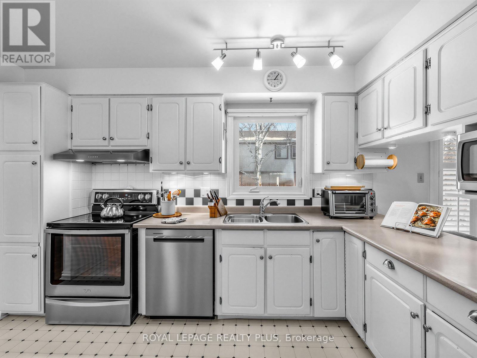 4138 Marigold Crescent, Mississauga, Ontario  L5L 1Y7 - Photo 15 - W12827286