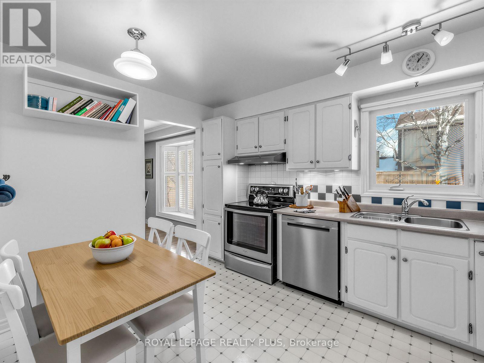 4138 Marigold Crescent, Mississauga, Ontario  L5L 1Y7 - Photo 17 - W12827286