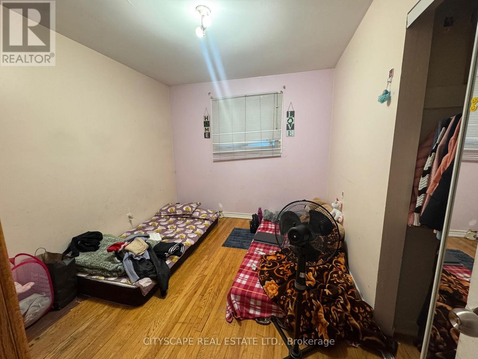 3113 Mallbridge Crescent, Mississauga, Ontario  L4T 2C5 - Photo 6 - W12827296