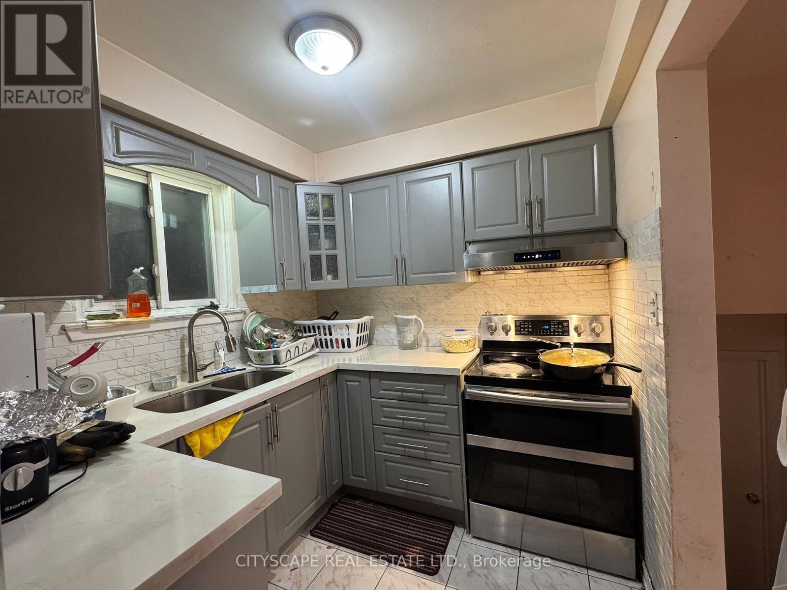 3113 Mallbridge Crescent, Mississauga, Ontario  L4T 2C5 - Photo 7 - W12827296