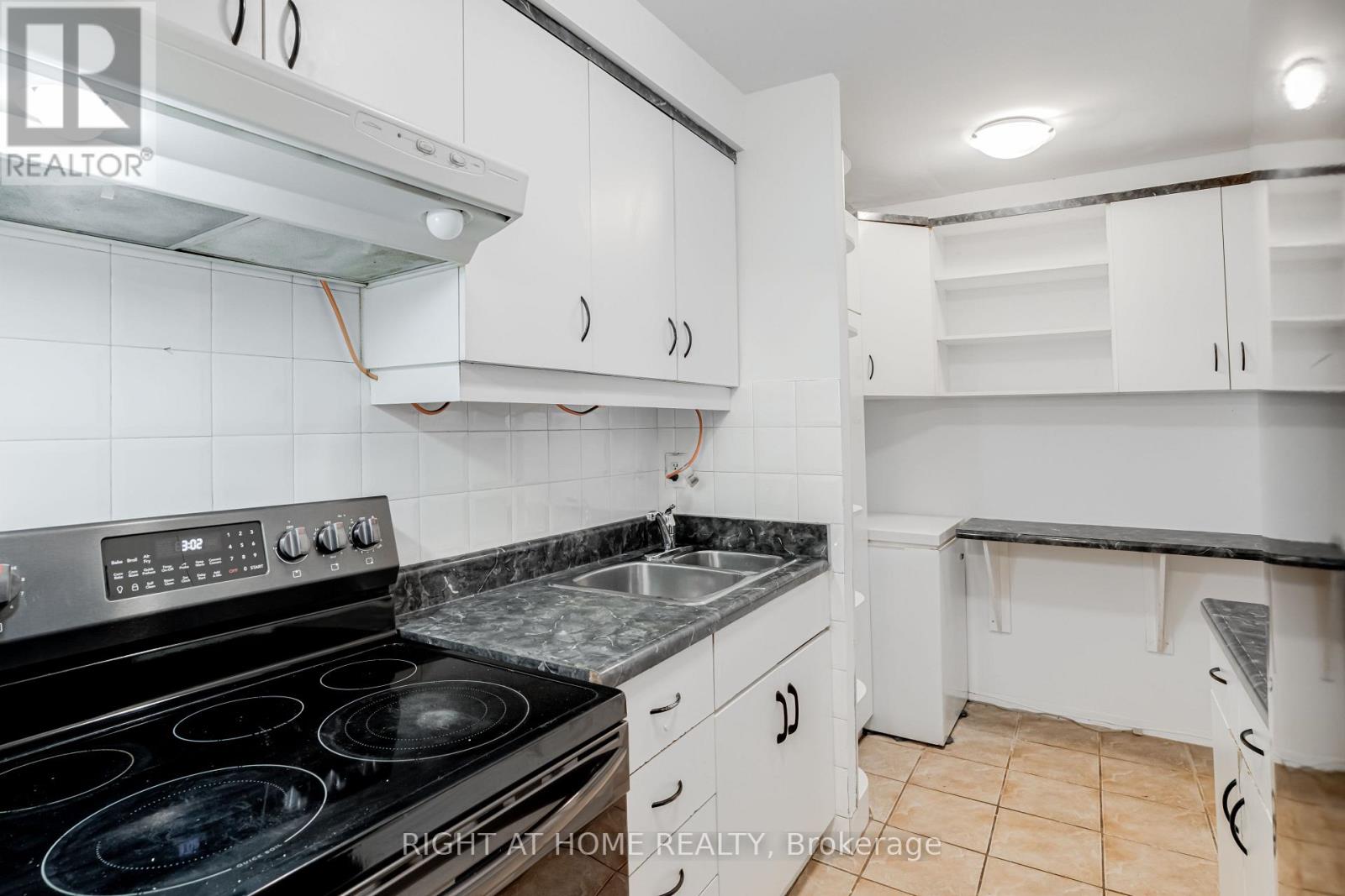 333 - 1455 Williamsport Drive, Mississauga, Ontario  L4X 2T5 - Photo 12 - W12827300