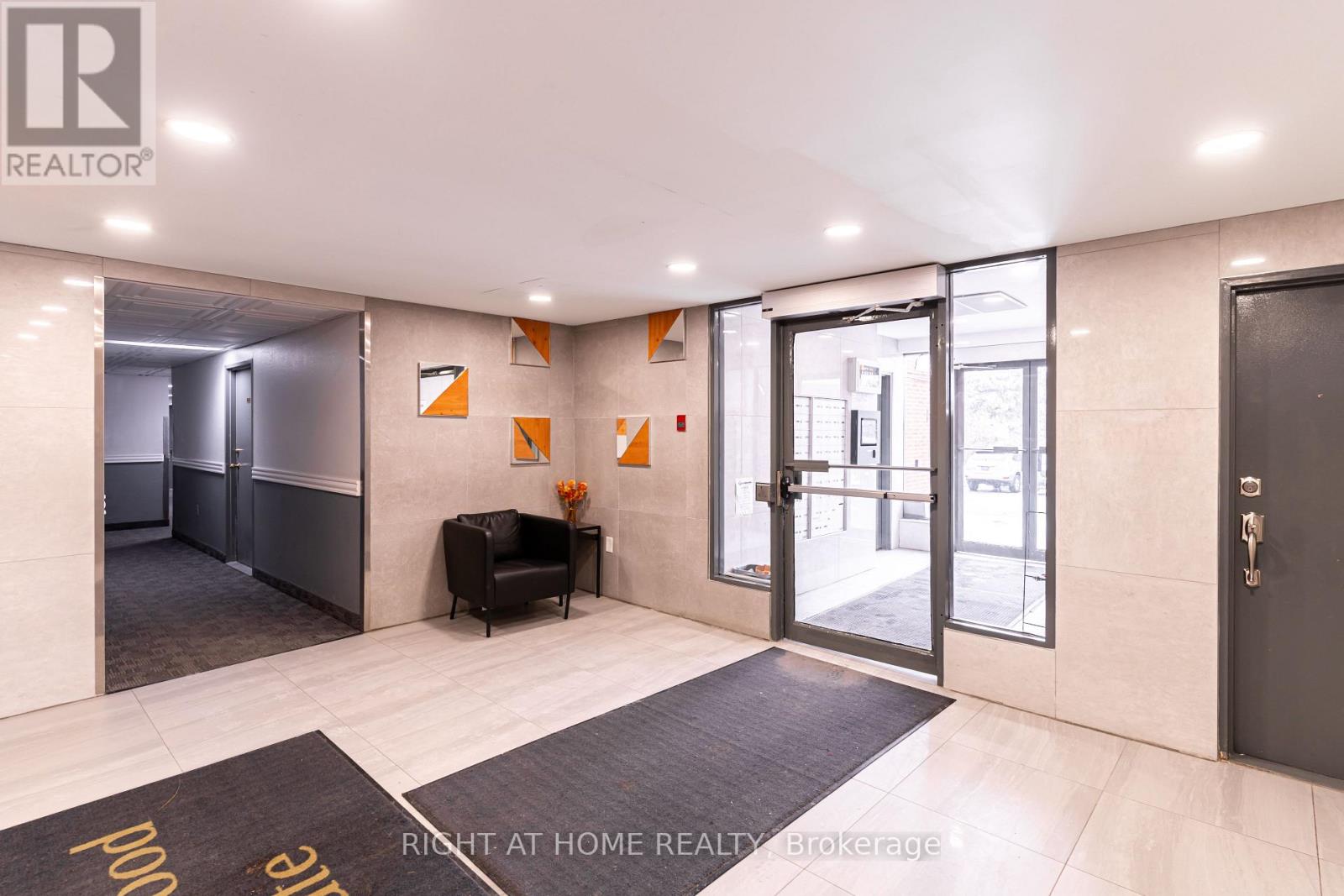 333 - 1455 Williamsport Drive, Mississauga, Ontario  L4X 2T5 - Photo 4 - W12827300