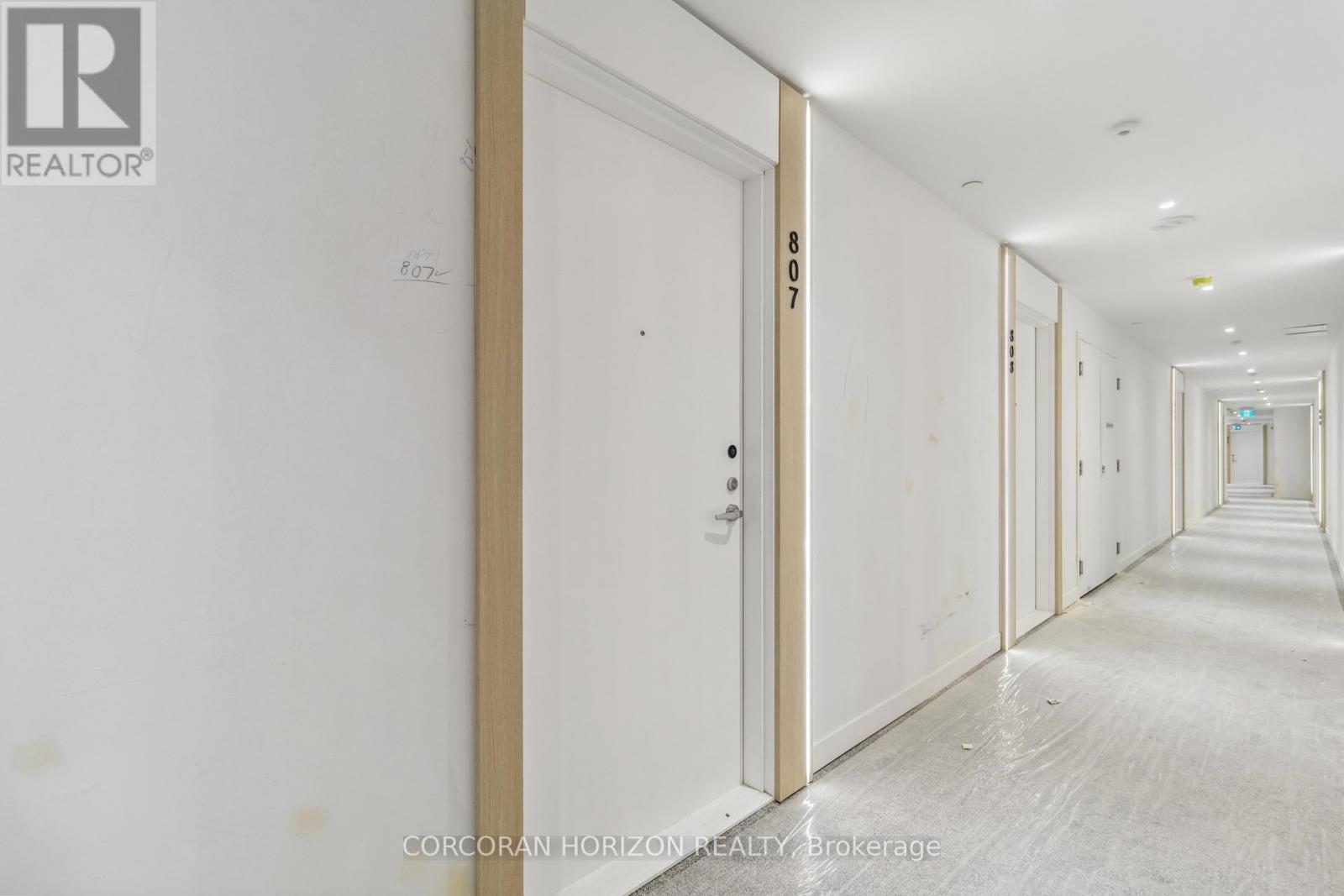 807 - 251 Masonry Way, Mississauga, Ontario  L5H 0B2 - Photo 4 - W12827346