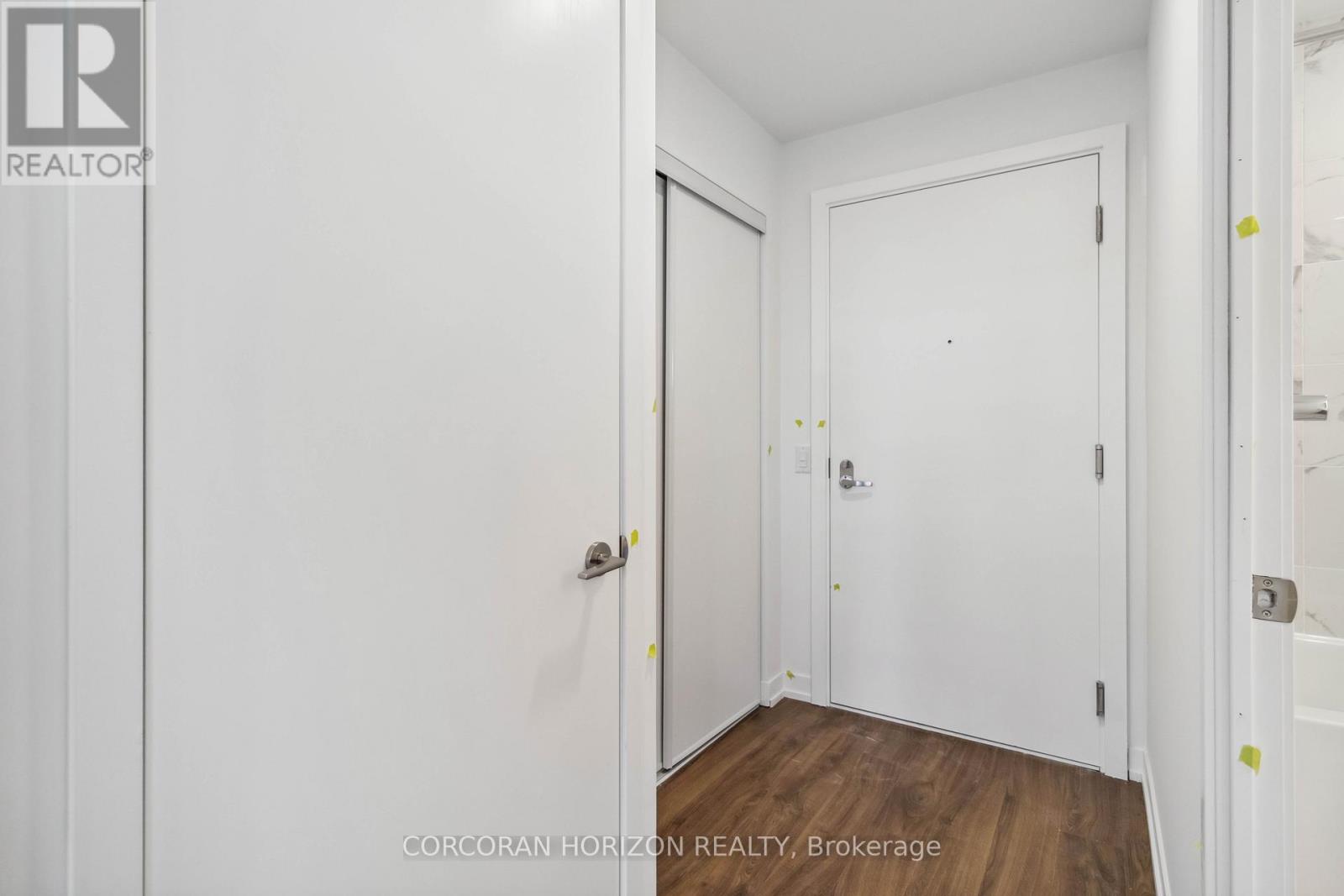 807 - 251 Masonry Way, Mississauga, Ontario  L5H 0B2 - Photo 5 - W12827346