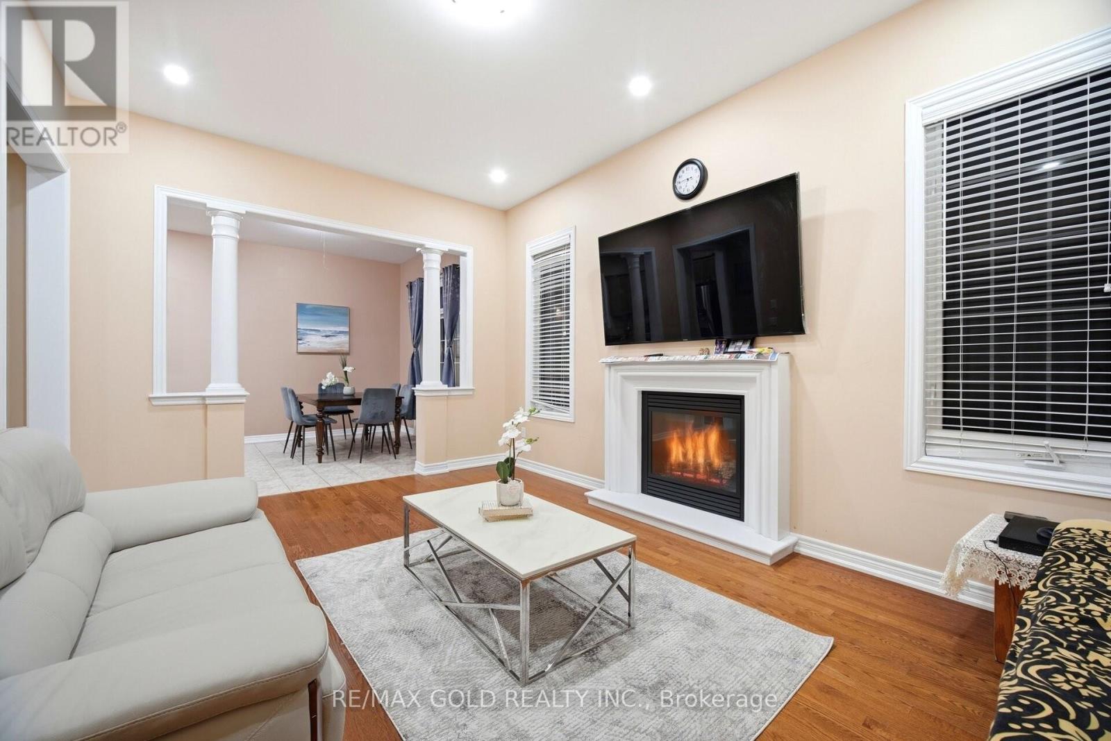 26 Drummondville Drive, Brampton, Ontario  L6P 3M9 - Photo 11 - W12827378