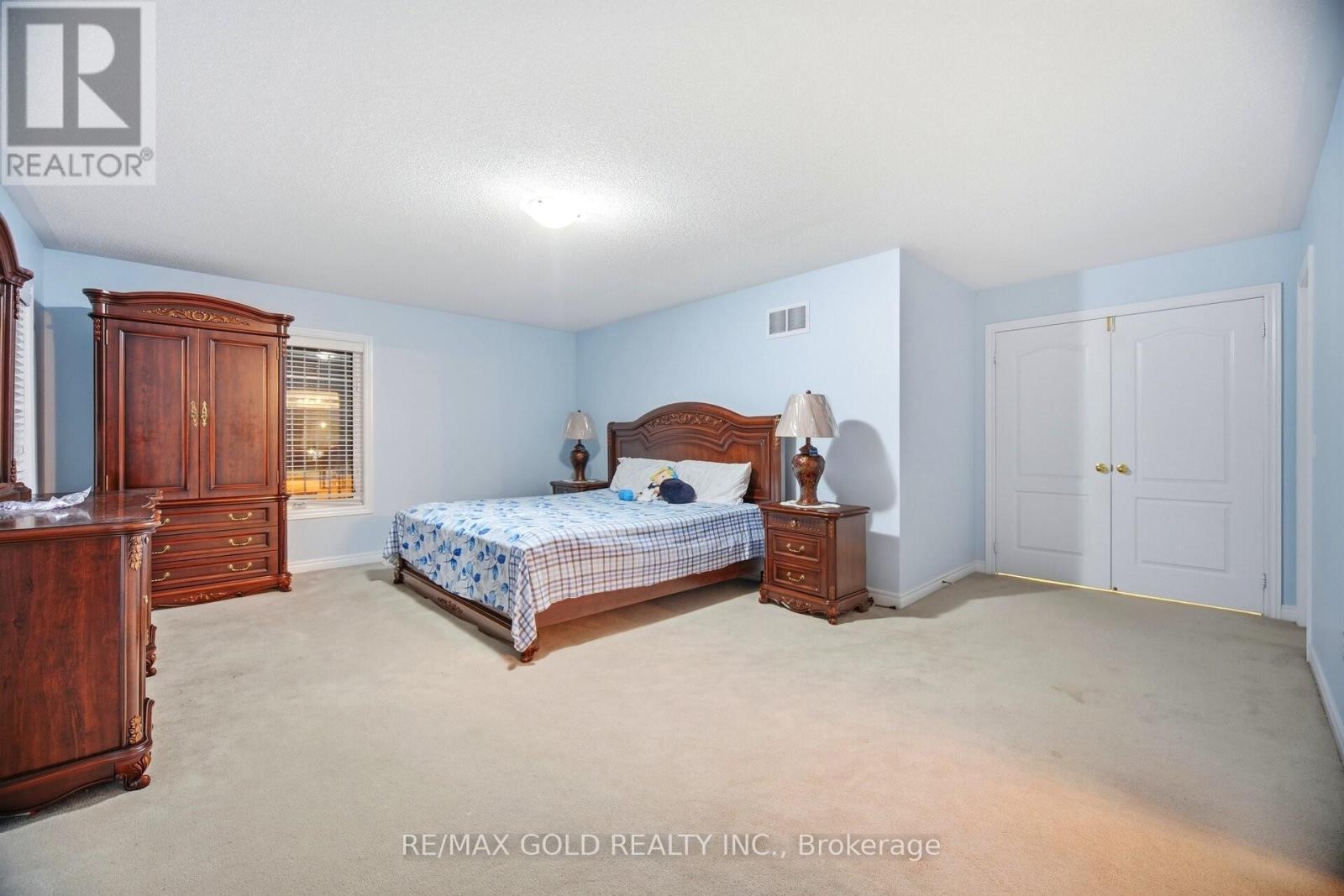 26 Drummondville Drive, Brampton, Ontario  L6P 3M9 - Photo 15 - W12827378