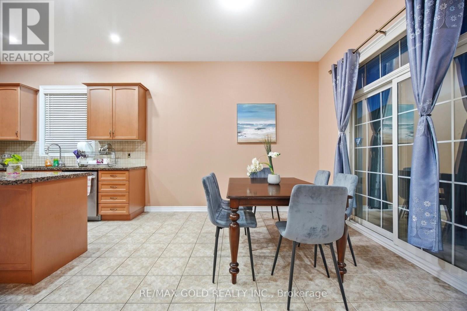 26 Drummondville Drive, Brampton, Ontario  L6P 3M9 - Photo 9 - W12827378