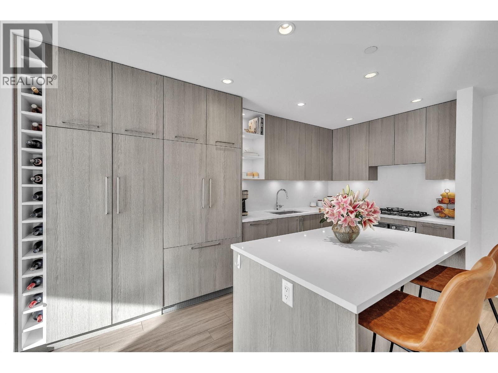 205 733 E 3rd Street, North Vancouver, British Columbia  V7L 1G8 - Photo 5 - R3091776