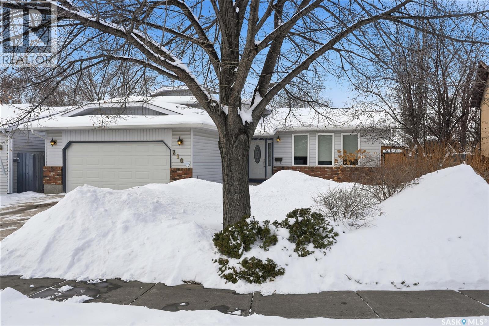 210 Brunst Crescent, Saskatoon, Saskatchewan  S7N 3S7 - Photo 2 - SK029318