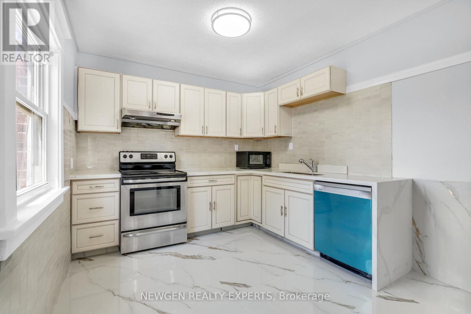 main second - 5765 Dorchester Road, Niagara Falls, Ontario  L2G 5S6 - Photo 5 - X12827416