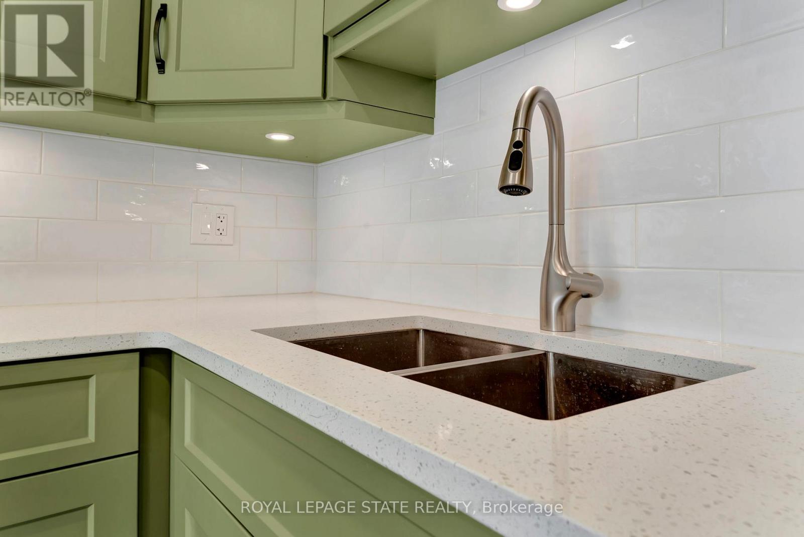 144 Ravenbury Drive, Hamilton, Ontario  L8W 2B5 - Photo 11 - X12827418