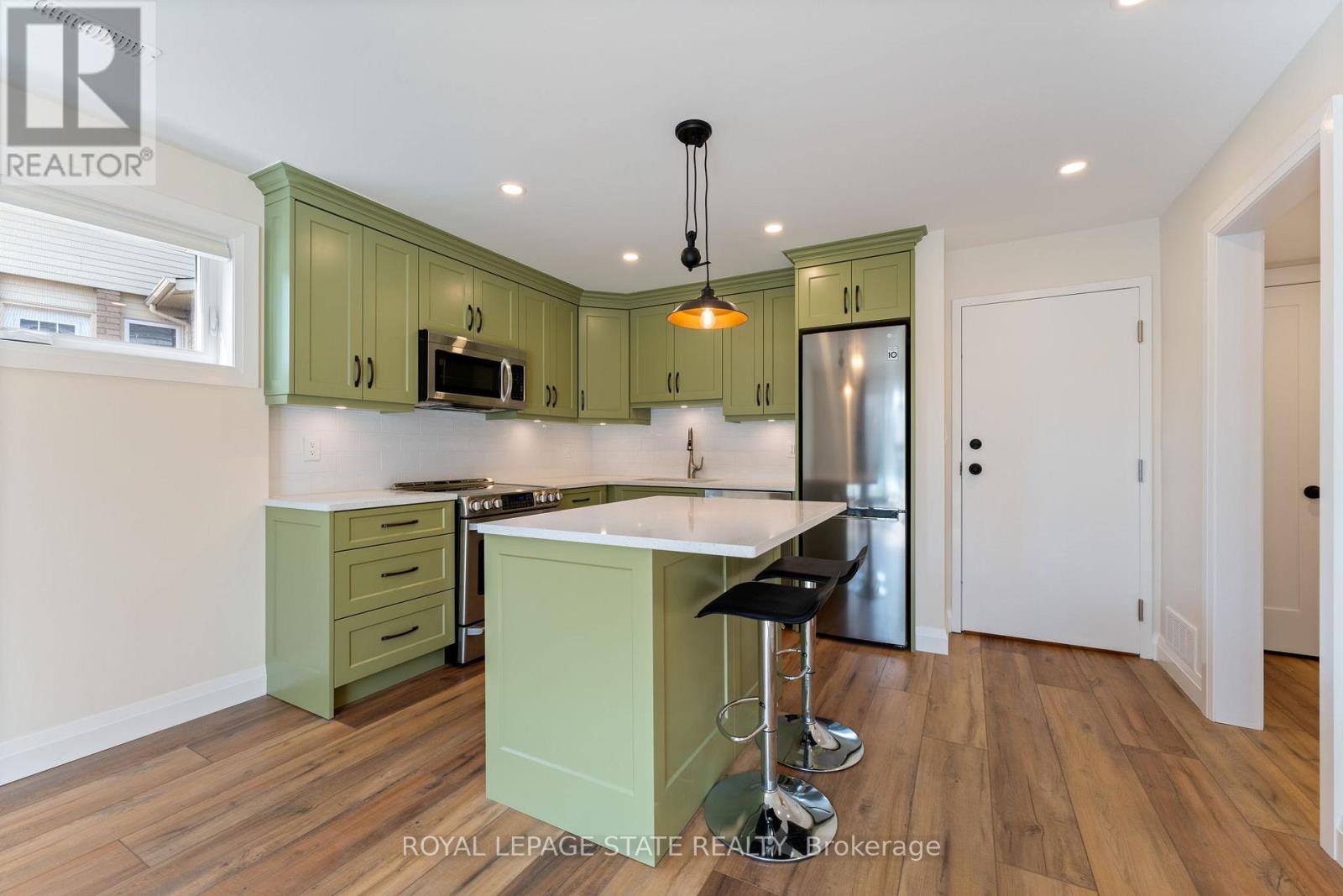 144 Ravenbury Drive, Hamilton, Ontario  L8W 2B5 - Photo 3 - X12827418