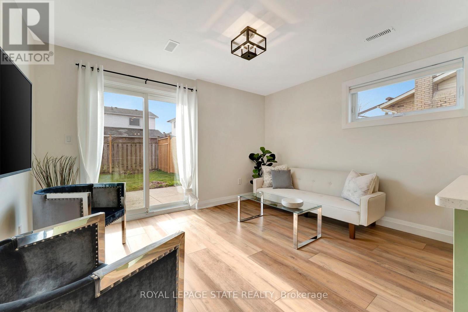 144 Ravenbury Drive, Hamilton, Ontario  L8W 2B5 - Photo 4 - X12827418