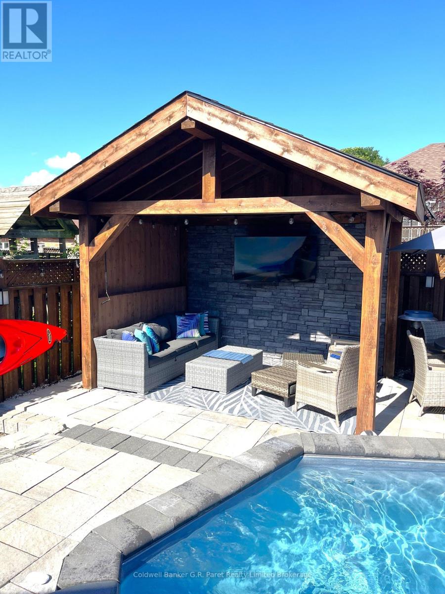 32 Macdonald Crescent, Brantford, Ontario  N3R 8B2 - Photo 4 - X12827594