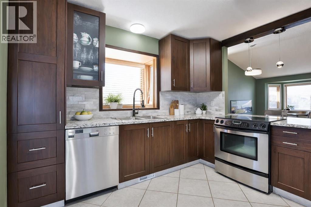 18 Harvard Crescent W, Lethbridge, Alberta  T1K 6R4 - Photo 4 - A2289305