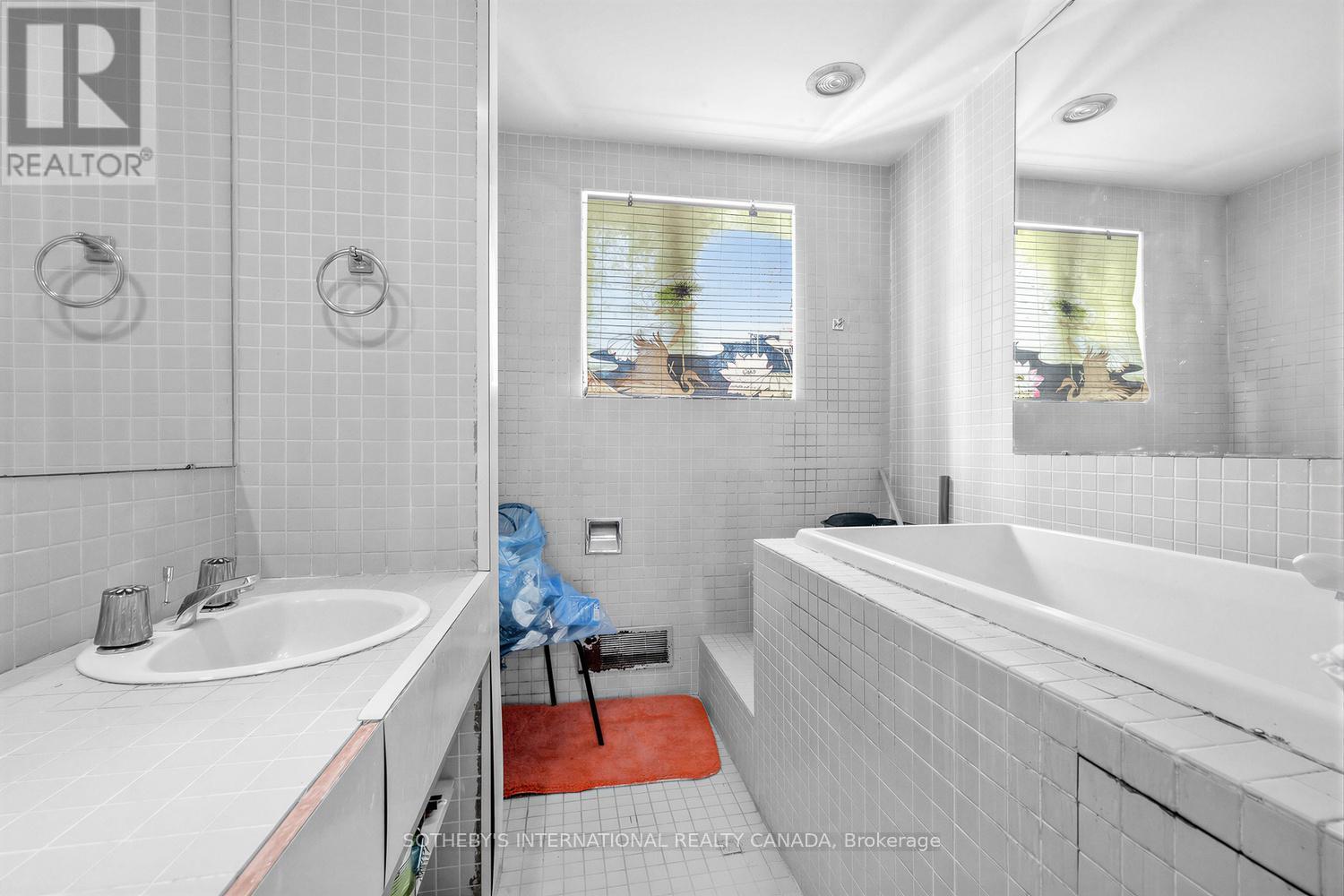 10 Gardiner Road, Toronto, Ontario  M5P 3B3 - Photo 17 - C12827556