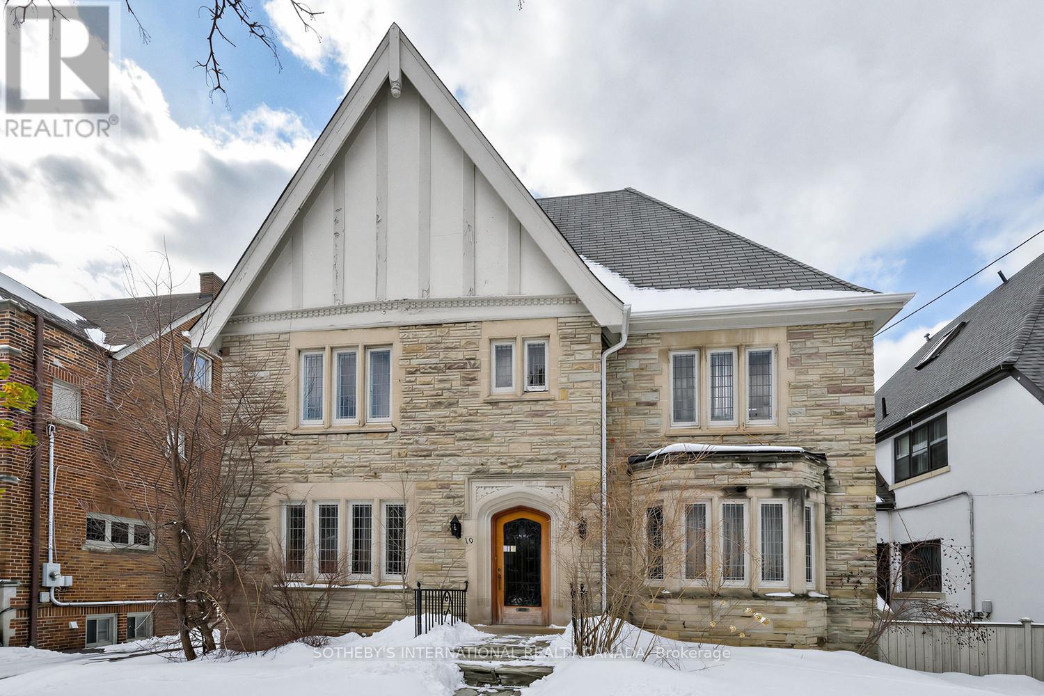 10 Gardiner Road, Toronto, Ontario  M5P 3B3 - Photo 2 - C12827556