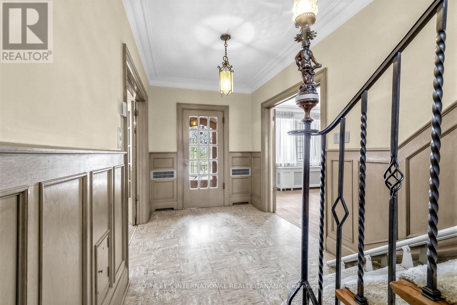 10 Gardiner Road, Toronto, Ontario  M5P 3B3 - Photo 5 - C12827556