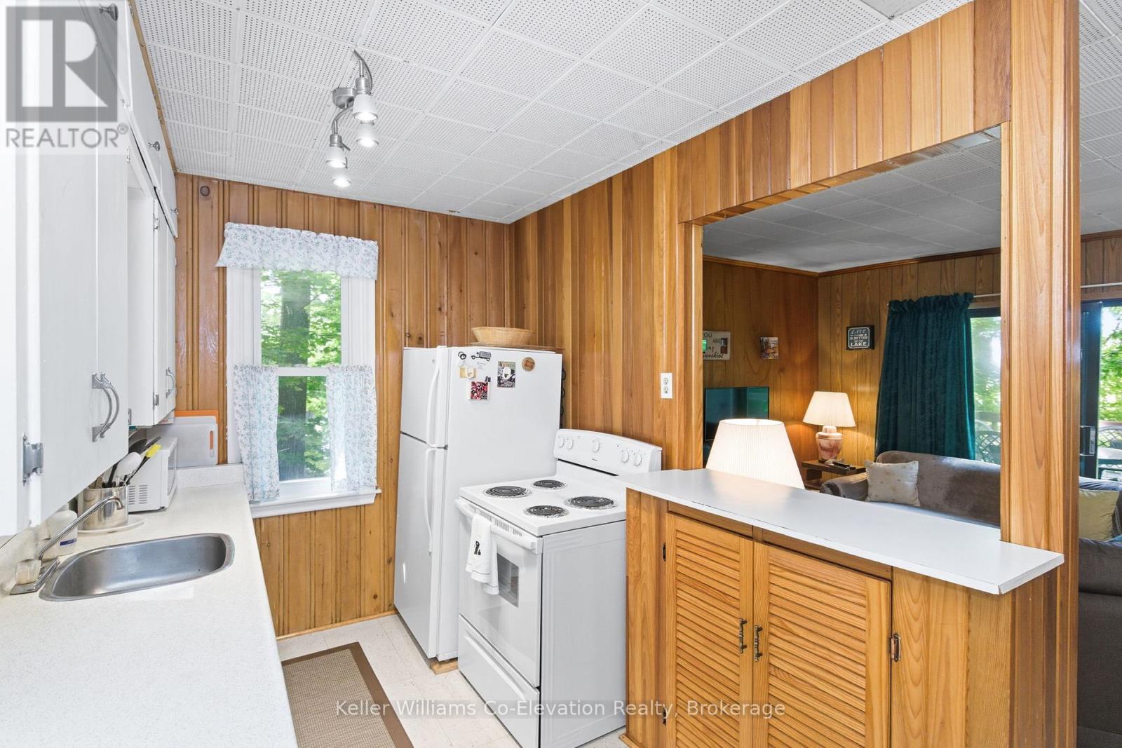 3 Crossingview Lane, Tay, Ontario  L0K 2C0 - Photo 7 - S12441012