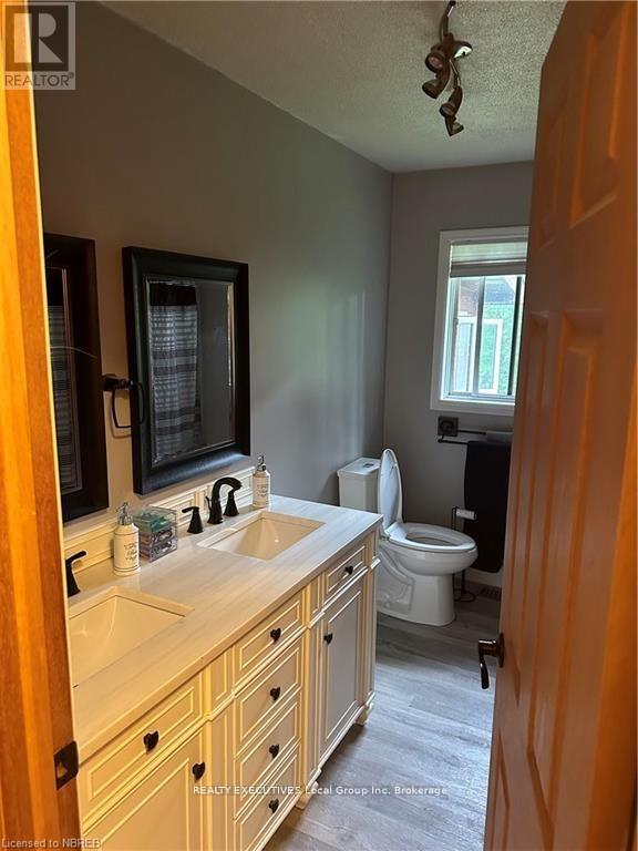 1372 Village Road, East Ferris (Astorville), Ontario  P0H 1B0 - Photo 4 - X12826618