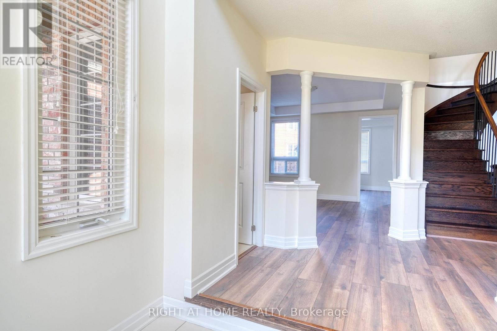 17 Mercury Avenue, Georgina, Ontario  L4P 0H1 - Photo 4 - N12827560