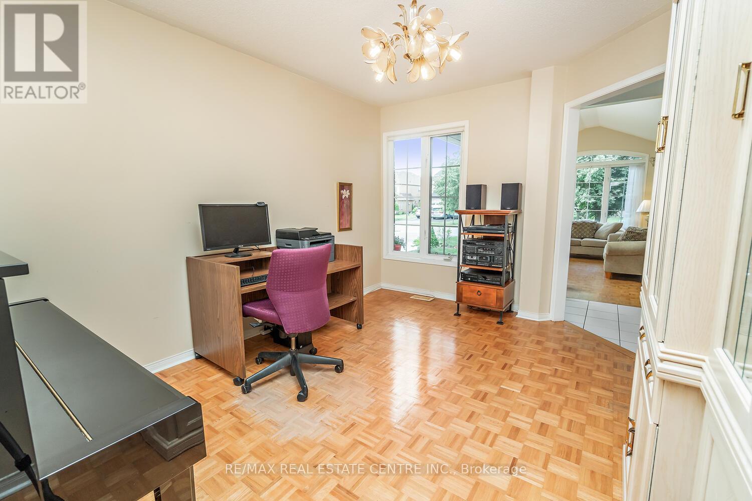 7 Curry Crescent, Halton Hills (Georgetown), Ontario  L7G 5L4 - Photo 12 - W12800518