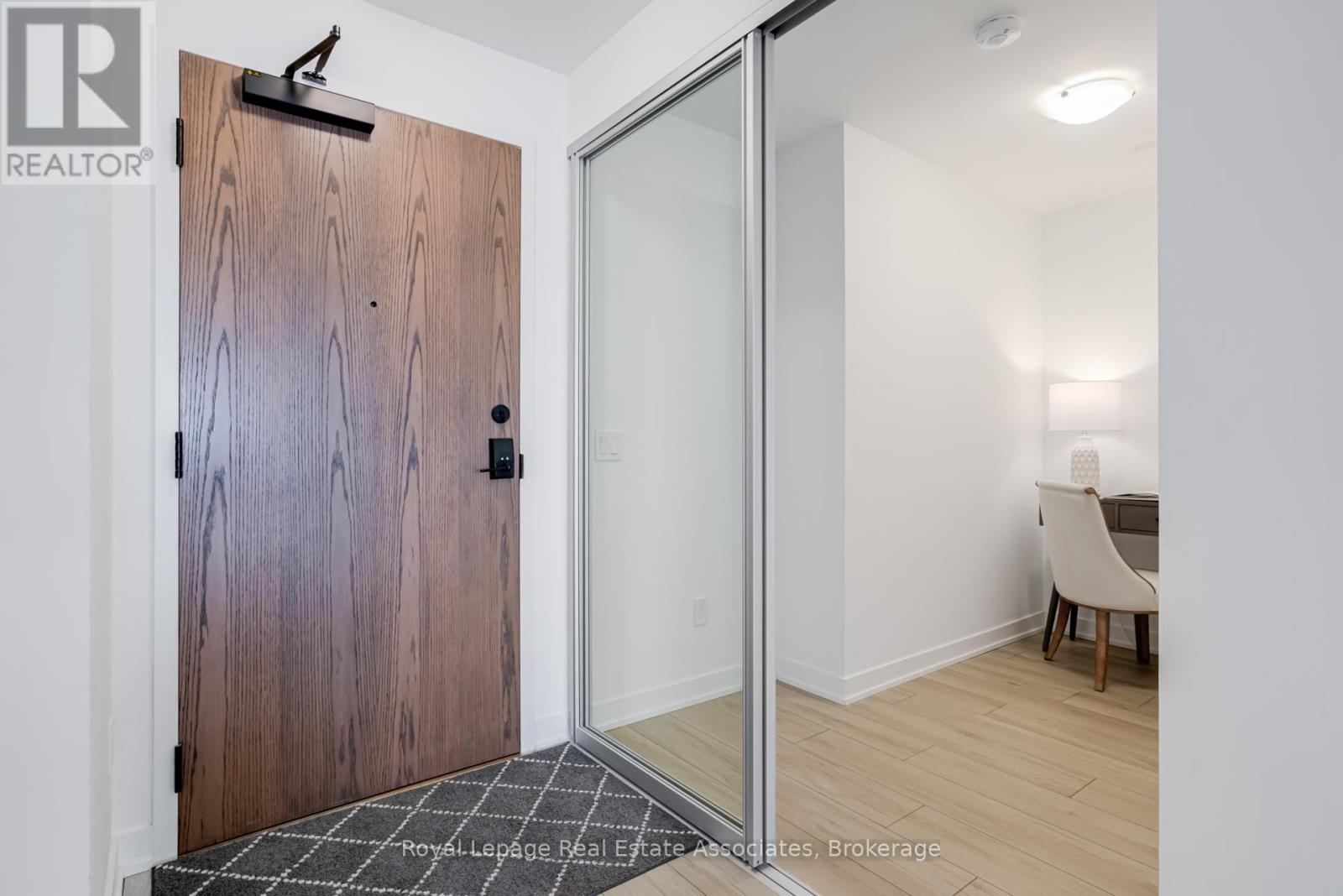 1004 - 1035 Southdown Road, Mississauga, Ontario  L5J 0A3 - Photo 4 - W12827516